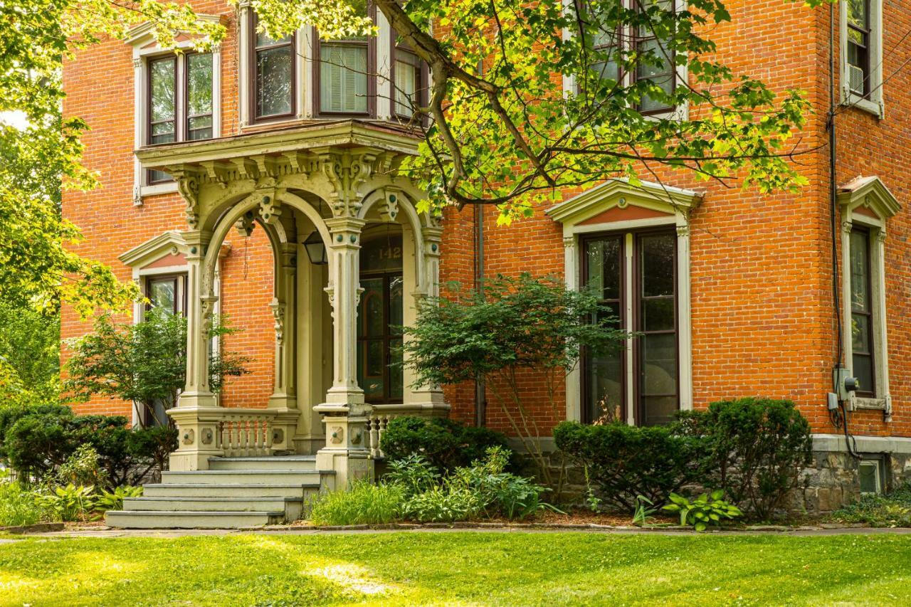 Rosemont Inn Utica Extérieur photo