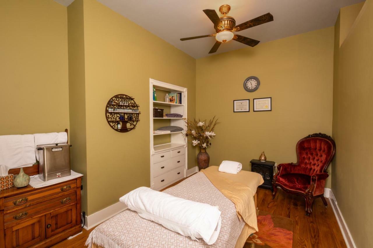 Rosemont Inn Utica Extérieur photo