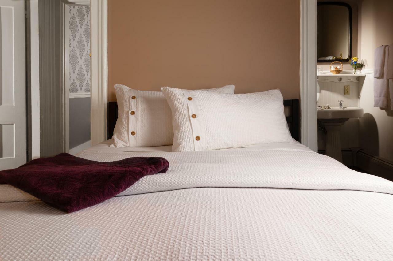 Rosemont Inn Utica Extérieur photo